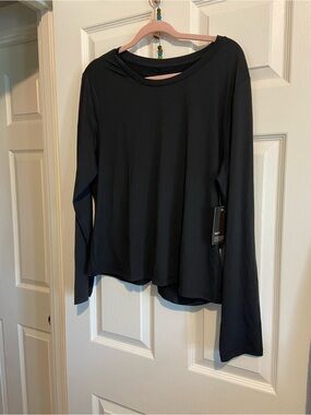 GAPfit Black Long-Sleeve Crewneck Tee with back ruching